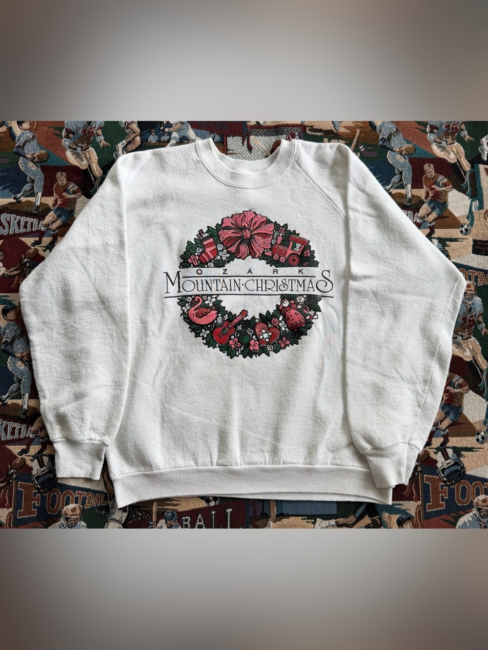 Vintage 90s Women’s Fruit of The Loom Ozark Mountain Christmas Sweatshirt